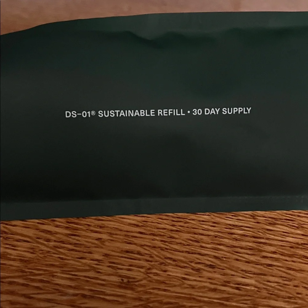 Seed DS-01 Daily Synbiotic probiotic prebiotic supplement in glass and refill - Picture 4 of 5